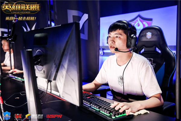 关于英雄联盟队主教练发声，誓言带队登顶的信息