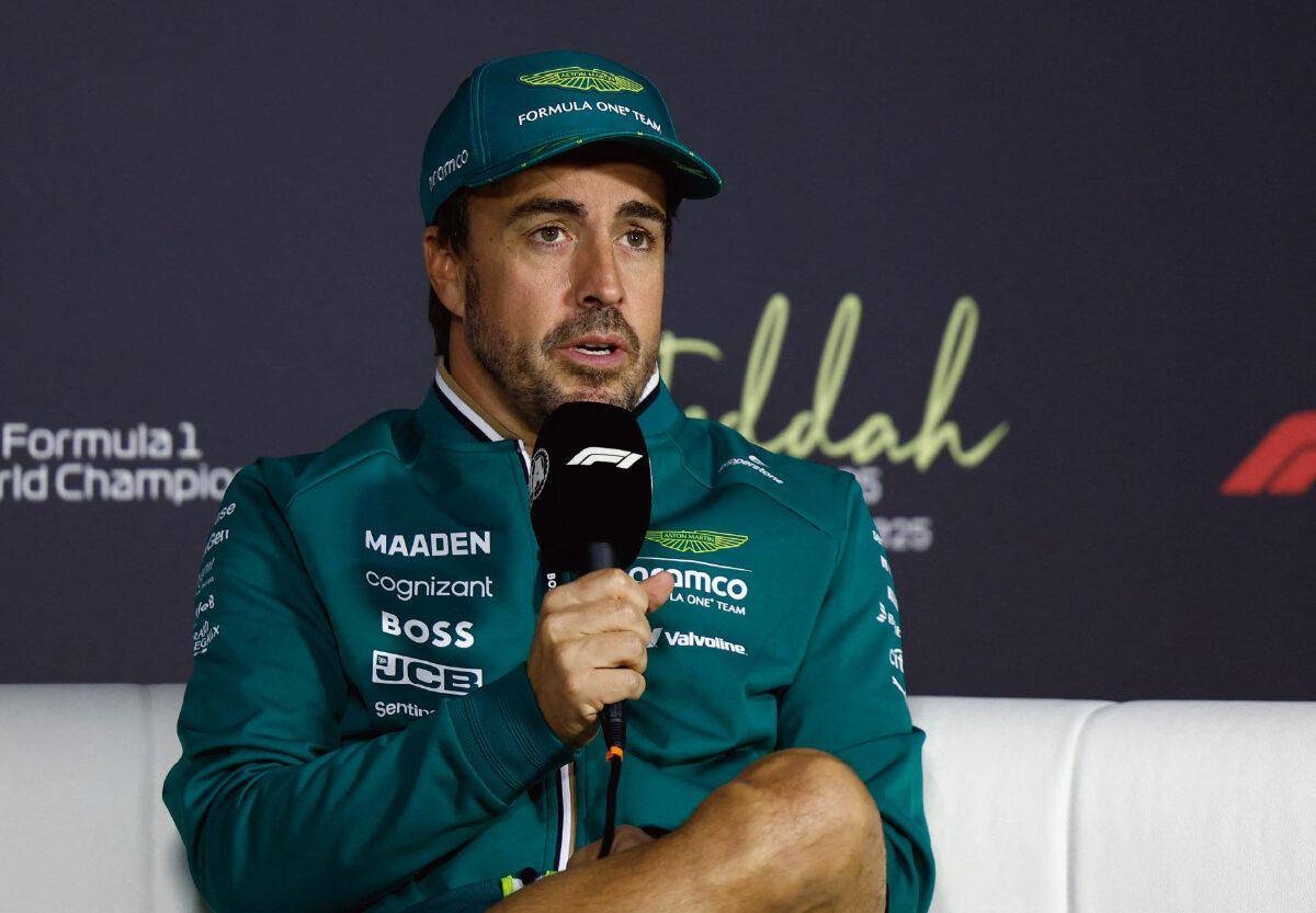 阿斯顿马丁完胜梅赛德斯，维斯塔潘关键制胜的简单介绍