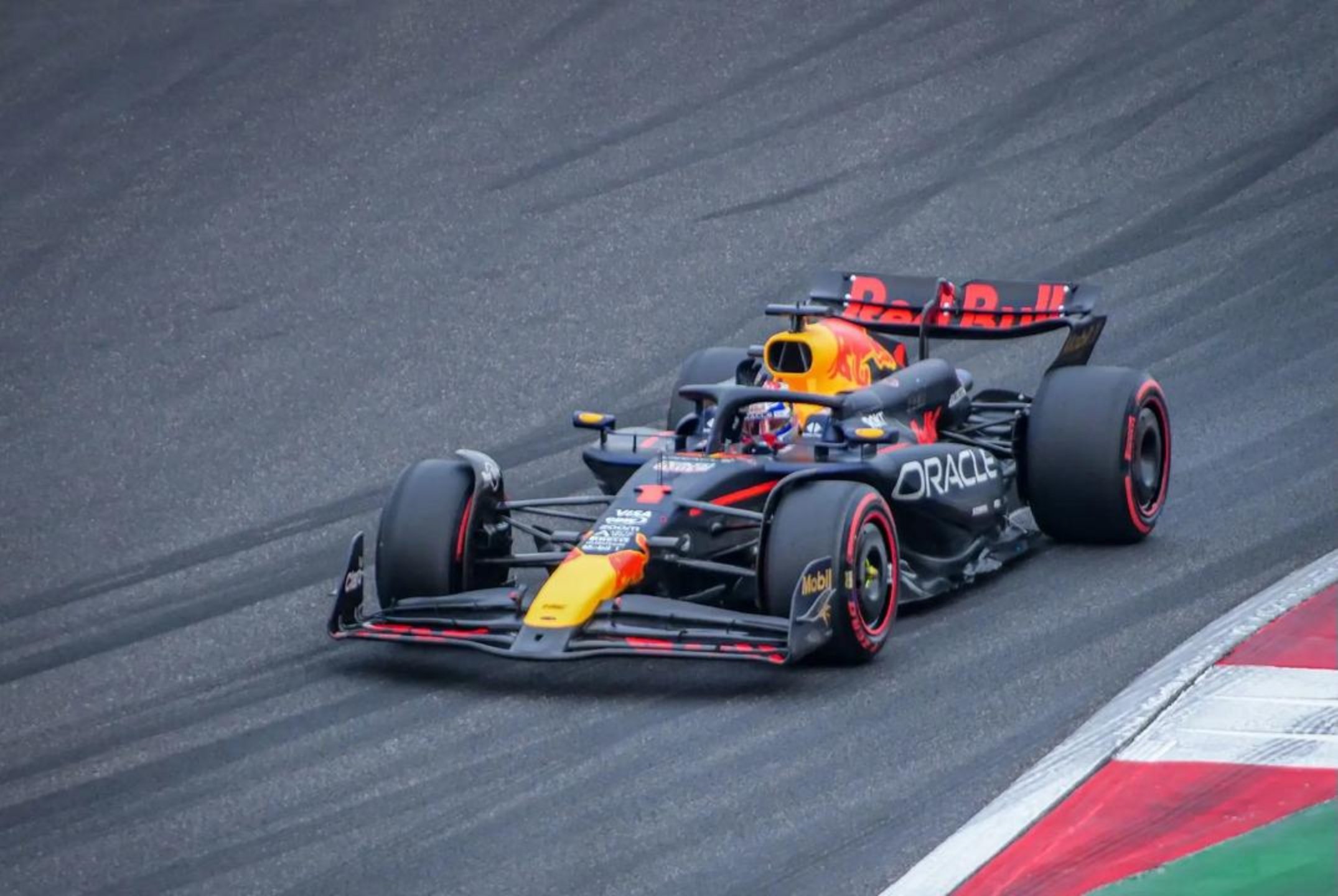 法拉利翻盘索伯车队,维斯塔潘带队取胜的简单介绍 法拉利翻盘索伯车队,维斯塔潘带队取胜的简单介绍