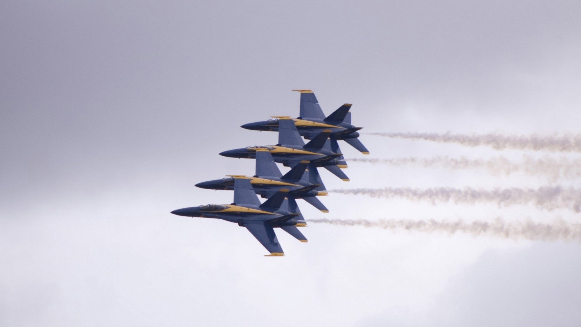 红色警告与银色曙光,汉密尔顿如何一肩扛起梅赛德斯的绝地反击